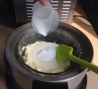 布朗尼<a href=/shicai/mimian/ZhiShi/index.html target=_blank><u>芝士</u></a>蛋糕 