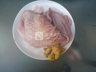 <a href=/shicai/rouqin/ZhuDu/index.html target=_blank><u>猪肚</u></a><a href=/shicai/guopin/LianZi/index.html target=_blank><u>莲子</u></a>汤