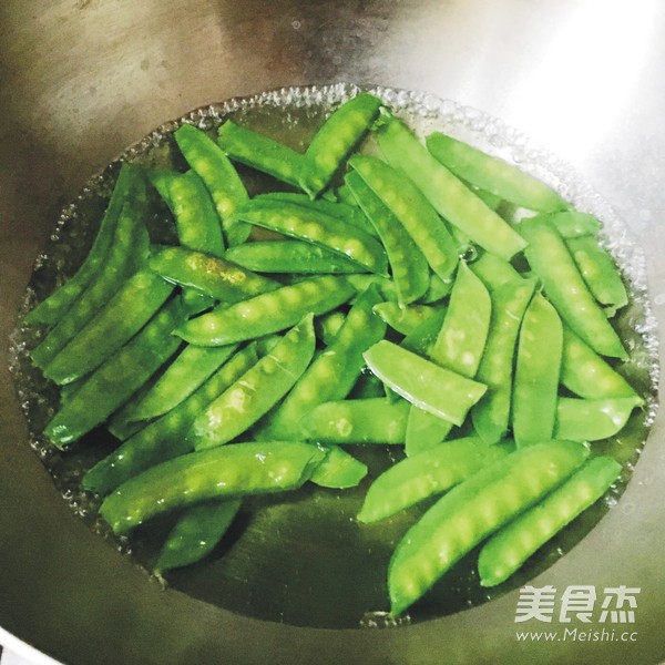 虫草花炒<a href=/shicai/shucai/XingBaoGu/index.html target=_blank><u><a href=/shicai/guopin/Xing/index.html target=_blank><u>杏</u></a>鲍菇</u></a>的做法