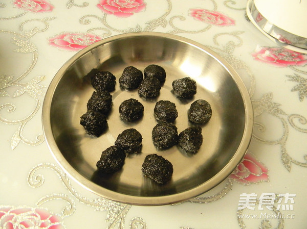 <a href=/shicai/guopin/HeiZhiMa/index.html target=_blank><u>黑<a href=/shicai/guopin/ZhiMa/index.html target=_blank><u>芝麻</u></a></u></a>汤圆的做法