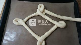 中国福<a href=/shicai/mimian/MianBao/index.html target=_blank><u>面包</u></a>