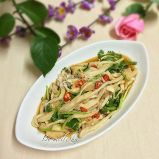 凉拌<a href=/shicai/shucai/XingBaoGu/index.html target=_blank><u><a href=/shicai/guopin/Xing/index.html target=_blank><u>杏</u></a>鲍菇</u></a>