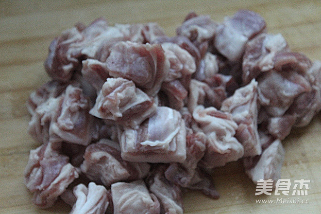 <a href=/shicai/rouqin/YangRou/index.html target=_blank><u>羊肉</u></a><a href=/shicai/shucai/ShanYao/index.html target=_blank><u>山药</u></a><a href=/shicai/guopin/GouQi/index.html target=_blank><u>枸杞</u></a>汤的做法