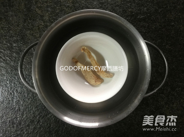 春季滋补养生最佳选择天麻核<a href=/shicai/guopin/Tao/index.html target=_blank><u>桃</u></a><a href=/shicai/guopin/GouQi/index.html target=_blank><u>枸杞</u></a>鸡汤的做法