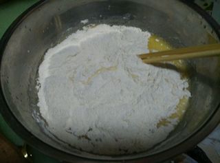 自制<a href=/shicai/mimian/YouTiao/index.html target=_blank><u>油条</u></a>