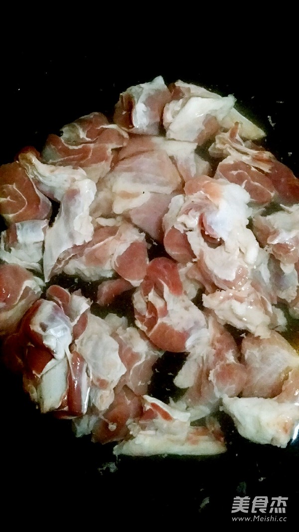 酱焖<a href=/shicai/rouqin/YangRou/index.html target=_blank><u>羊肉</u></a>的做法