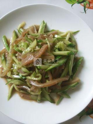 爽口蒜香凉拌<a href=/shicai/rouqin/ZhuRouPi/index.html target=_blank><u>猪皮</u></a>