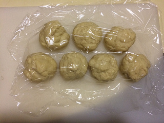 <a href=/shicai/rouqin/XiangChang/index.html target=_blank><u>香肠</u></a>花环<a href=/shicai/mimian/MianBao/index.html target=_blank><u>面包</u></a>