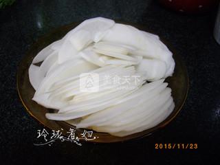 <a href=/shicai/shuichanpin/JiYu/index.html target=_blank><u>鲫鱼</u></a><a href=/shicai/shucai/LuoBo/index.html target=_blank><u>萝卜</u></a>汤