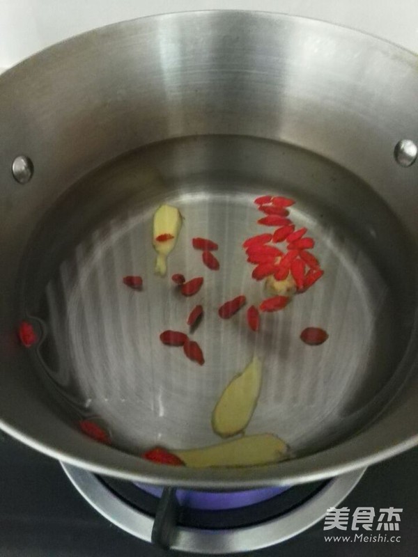 <a href=/shicai/mimian/DouFu/index.html target=_blank><u>豆腐</u></a><a href=/shicai/shuichanpin/YuYuTou/index.html target=_blank><u>鱼头</u></a>汤的做法