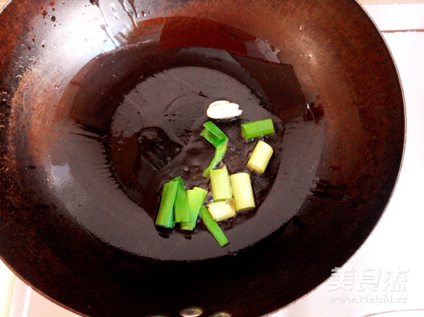 金针菇炒<a href=/shicai/shucai/Ou/index.html target=_blank><u>藕</u></a>片的做法