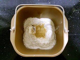 <a href=/shicai/mimian/XiaoMai/index.html target=_blank><u>小麦</u></a>胚芽热狗<a href=/shicai/mimian/MianBao/index.html target=_blank><u>面包</u></a>