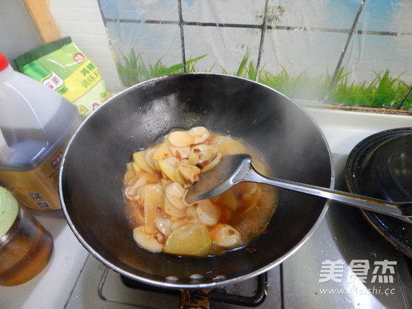 香辣<a href=/shicai/shucai/XingBaoGu/index.html target=_blank><u><a href=/shicai/guopin/Xing/index.html target=_blank><u>杏</u></a>鲍菇</u></a>炒<a href=/shicai/shucai/TuDou/index.html target=_blank><u>土豆</u></a>片的做法