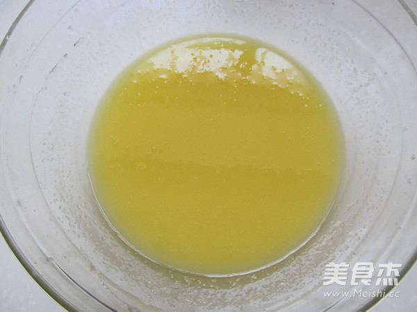 咖啡<a href=/shicai/guopin/HeiZhiMa/index.html target=_blank><u>黑<a href=/shicai/guopin/ZhiMa/index.html target=_blank><u>芝麻</u></a></u></a>酥球的做法