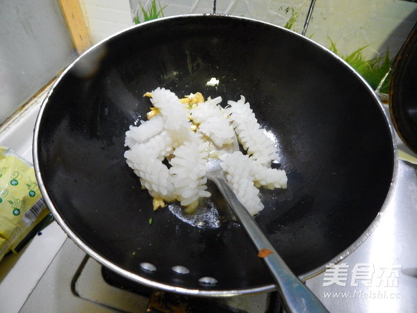 <a href=/shicai/shucai/XiLanHua/index.html target=_blank><u>西兰花</u></a>炒<a href=/shicai/shuichanpin/YouYu/index.html target=_blank><u>鱿鱼</u></a>花的做法