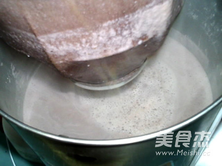 抗感染营养<a href=/shicai/mimian/HeiMi/index.html target=_blank><u>黑米</u></a>糊的做法