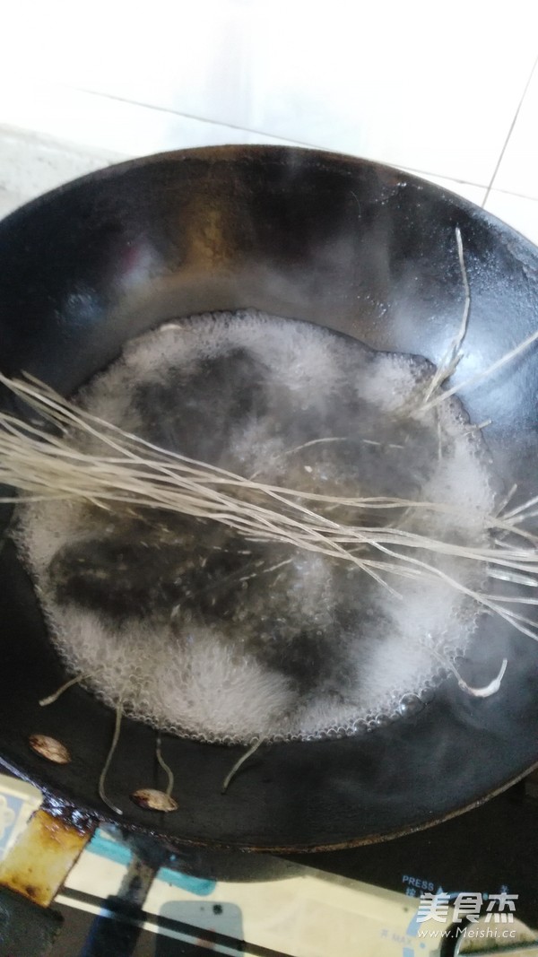 <a href=/shicai/rouqin/NiuNan/index.html target=_blank><u>牛腩</u></a><a href=/shicai/shucai/HongShu/index.html target=_blank><u>红薯</u></a>粉的做法