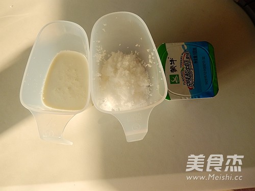 鳄<a href=/shicai/guopin/Li/index.html target=_blank><u>梨</u></a>果粒<a href=/shicai/mimian/SuanNai/index.html target=_blank><u>酸奶</u></a>的做法