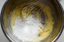 <a href=/shicai/shucai/XiangYu/index.html target=_blank><u>香芋</u></a>小猫饼干步骤2