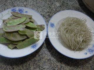 <a href=/shicai/shucai/BianDou/index.html target=_blank><u>扁豆</u></a>炒<a href=/shicai/mimian/FenTiao/index.html target=_blank><u>粉条</u></a>