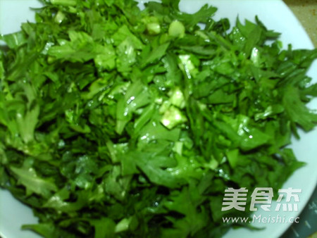 <a href=/shicai/shucai/TongHao/index.html target=_blank><u>茼蒿</u></a>蛋糊饼的做法