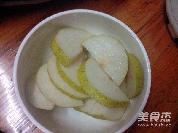 冰糖雪<a href=/shicai/guopin/Li/index.html target=_blank><u>梨</u></a>汤的做法