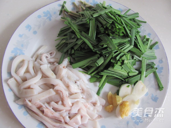 <a href=/shicai/shucai/JiuCai/index.html target=_blank><u>韭菜</u></a>炒<a href=/shicai/shuichanpin/YouYu/index.html target=_blank><u>鱿鱼</u></a>的做法