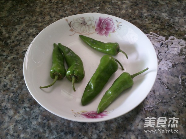 尖椒炒<a href=/shicai/rouqin/JiDan/index.html target=_blank><u>鸡蛋</u></a>的做法