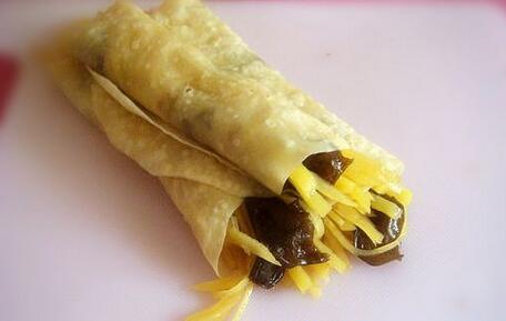 烫面美食<a href=/shicai/shucai/MuEr/index.html target=_blank><u>木耳</u></a>春饼怎么做?