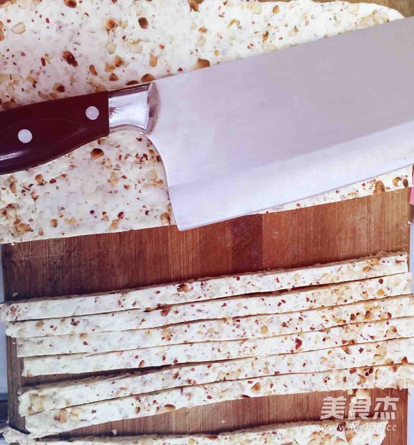 <a href=/shicai/guopin/HuaSheng/index.html target=_blank><u>花生</u></a>牛轧糖的做法