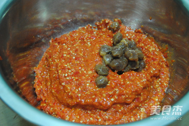 酸梅<a href=/shicai/shucai/LaJiao/index.html target=_blank><u>辣椒</u></a>酱的做法