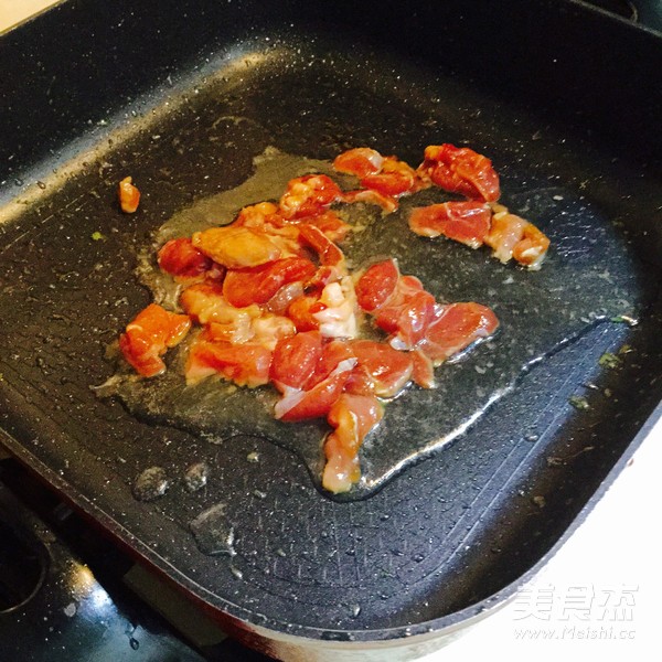 彩椒<a href=/shicai/mimian/FenSi/index.html target=_blank><u>粉丝</u></a>的做法