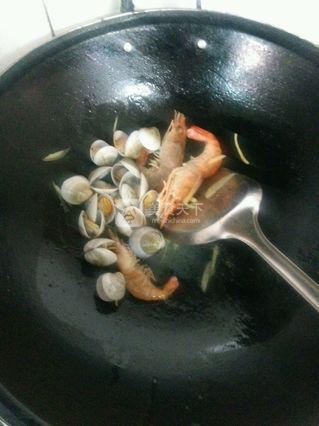 <a href=/shicai/shuichanpin/HaLi/index.html target=_blank><u>蛤蜊</u></a><a href=/shicai/mimian/DouFu/index.html target=_blank><u>豆腐</u></a>汤