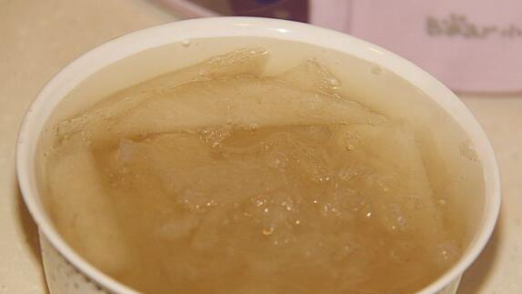 健康美容的冰糖雪<a href=/shicai/guopin/Li/index.html target=_blank><u>梨</u></a><a href=/shicai/yaoshi/YaWo/index.html target=_blank><u>燕窝</u></a>怎么做？