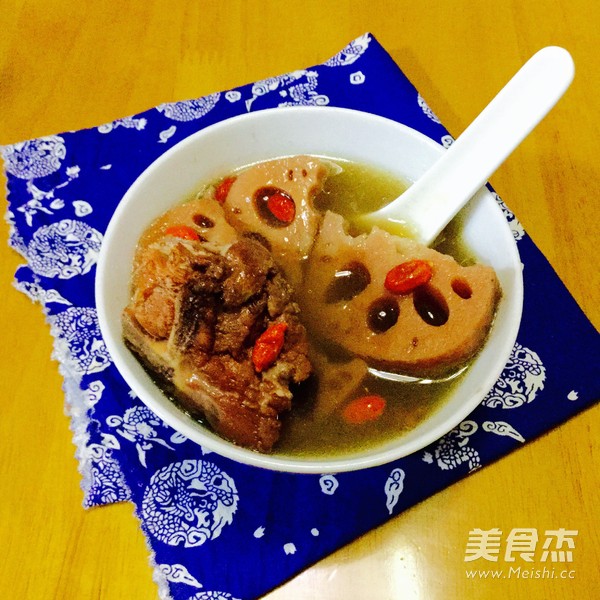 <a href=/shicai/shucai/LianOu/index.html target=_blank><u>莲<a href=/shicai/shucai/Ou/index.html target=_blank><u>藕</u></a></u></a>汤的做法