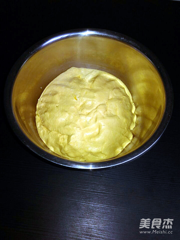 <a href=/shicai/shucai/NanGua/index.html target=_blank><u>南瓜</u></a>酒酿饼的做法