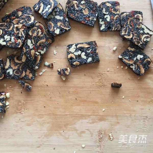 自制<a href=/shicai/yaoshi/EJiao/index.html target=_blank><u>阿胶</u></a>糕的做法