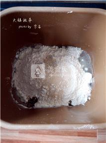 <a href=/shicai/rouqin/HuoTui/index.html target=_blank><u>火腿</u></a>披萨