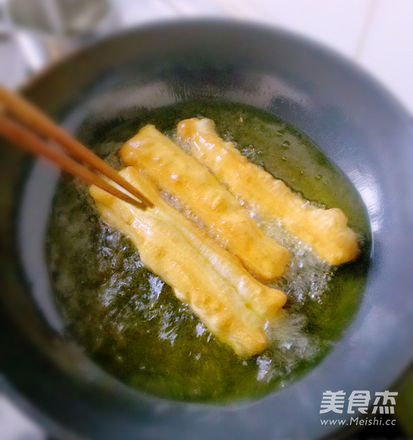 #香雪面粉#香酥<a href=/shicai/mimian/YouTiao/index.html target=_blank><u>油条</u></a>的做法