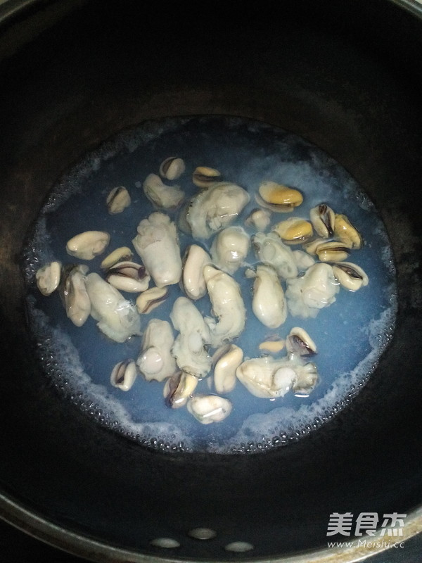 <a href=/shicai/shucai/BoCai/index.html target=_blank><u>菠菜</u></a>拌海鲜的做法