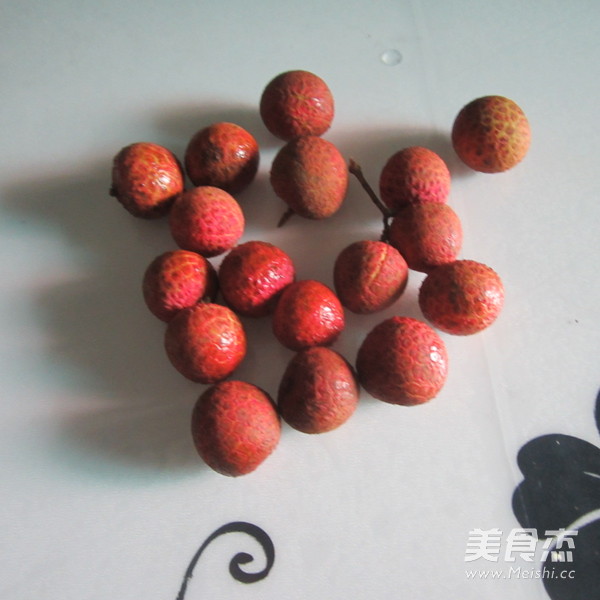 红糖<a href=/shicai/guopin/LiZhi/index.html target=_blank><u>荔枝</u></a>汤丸的做法