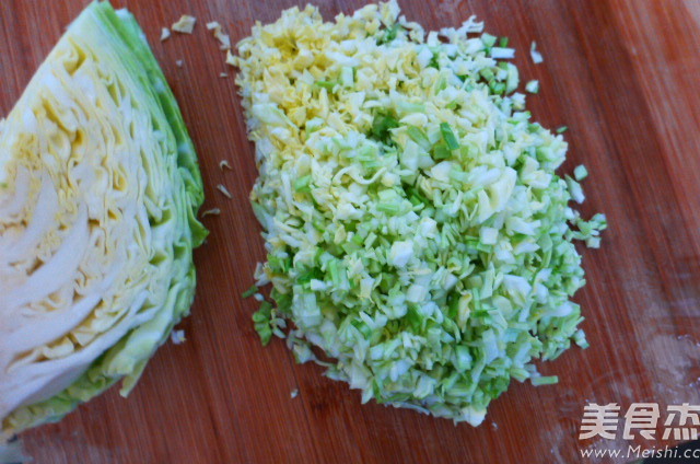 <a href=/shicai/rouqin/ZhuRou/index.html target=_blank><u>猪肉</u></a><a href=/shicai/shucai/YuanBaiCai/index.html target=_blank><u>圆<a href=/shicai/shucai/BaiCai/index.html target=_blank><u>白菜</u></a></u></a>饺子的做法