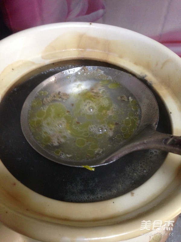 <a href=/shicai/rouqin/JiGu/index.html target=_blank><u>脊骨</u></a><a href=/shicai/shucai/LianOu/index.html target=_blank><u>莲<a href=/shicai/shucai/Ou/index.html target=_blank><u>藕</u></a></u></a>汤的做法