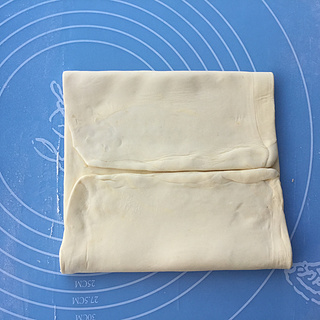 红酒<a href=/shicai/guopin/ManYueMei/index.html target=_blank><u>蔓越莓</u></a>千层酥