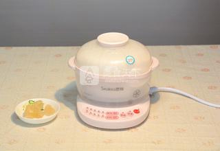 <a href=/shicai/shucai/YinEr/index.html target=_blank><u>银耳</u></a><a href=/shicai/guopin/LianZi/index.html target=_blank><u>莲子</u></a>羹