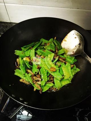 肉丁<a href=/shicai/rouqin/JiDan/index.html target=_blank><u>鸡蛋</u></a>炒<a href=/shicai/shucai/HeLanDou/index.html target=_blank><u>荷兰豆</u></a>