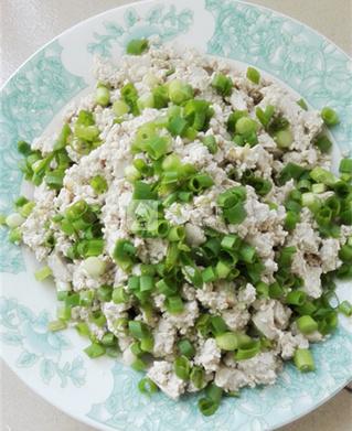 小葱拌<a href=/shicai/mimian/DouFu/index.html target=_blank><u>豆腐</u></a>