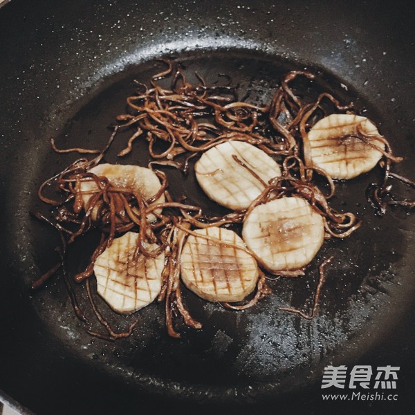 虫草花炒<a href=/shicai/shucai/XingBaoGu/index.html target=_blank><u><a href=/shicai/guopin/Xing/index.html target=_blank><u>杏</u></a>鲍菇</u></a>的做法