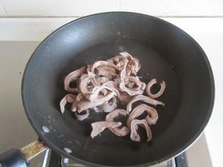 肚片<a href=/shicai/shucai/MuEr/index.html target=_blank><u>木耳</u></a><a href=/shicai/guopin/HuaSheng/index.html target=_blank><u>花生</u></a>汤