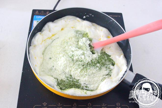 抹茶<a href=/shicai/guopin/GuaZiRen/index.html target=_blank><u>瓜子仁</u></a>牛轧糖的做法